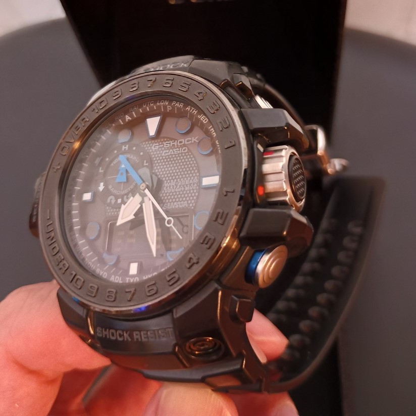 カシオ ガルフマスター CASIO G-SHOCK MASTER OF G-SEA GWN-1000C-1AJF 右側ボタン青リューズ赤マーク